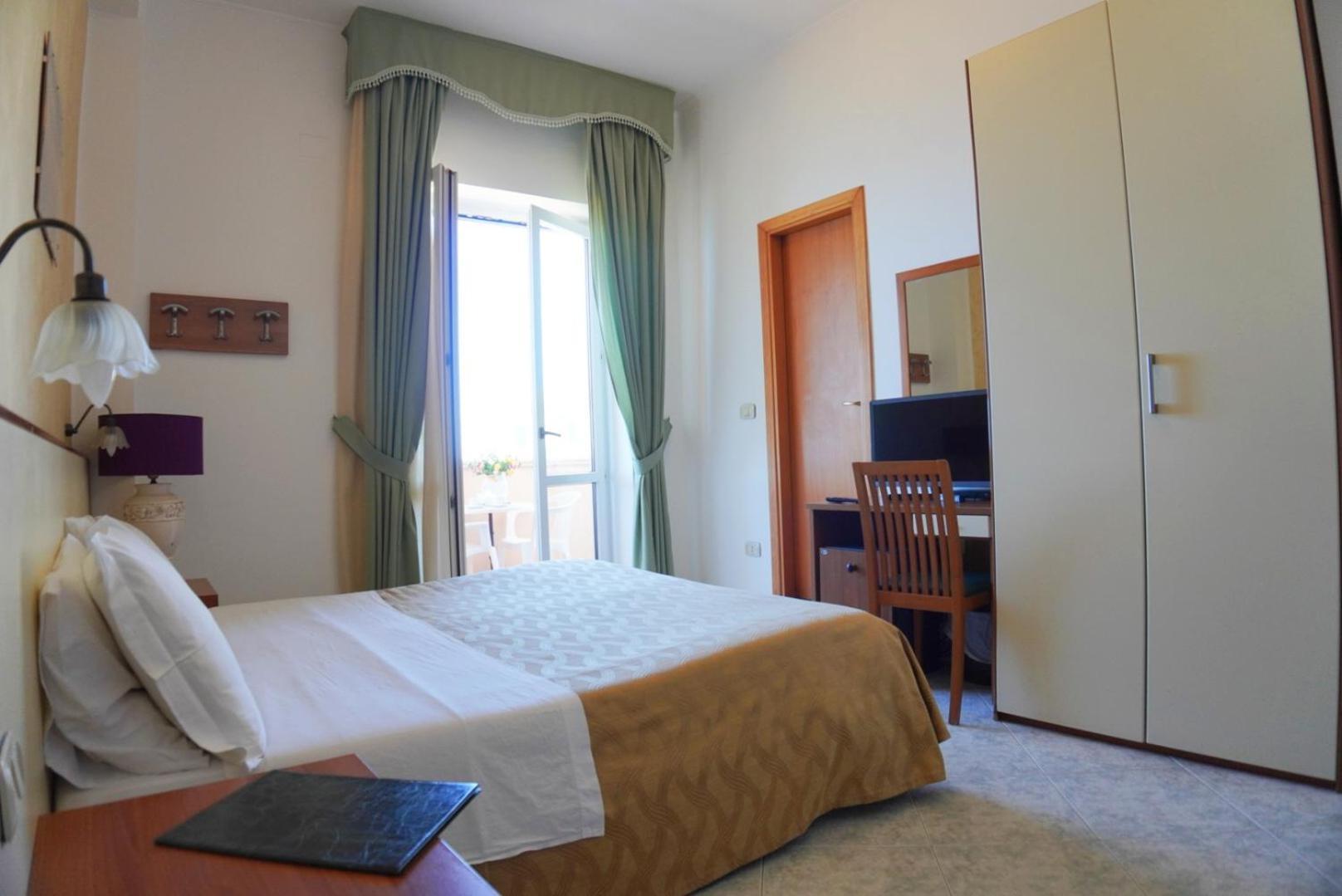 New Hotel Sonia سانتا ماريا دي كاستيلاباتي المظهر الخارجي الصورة