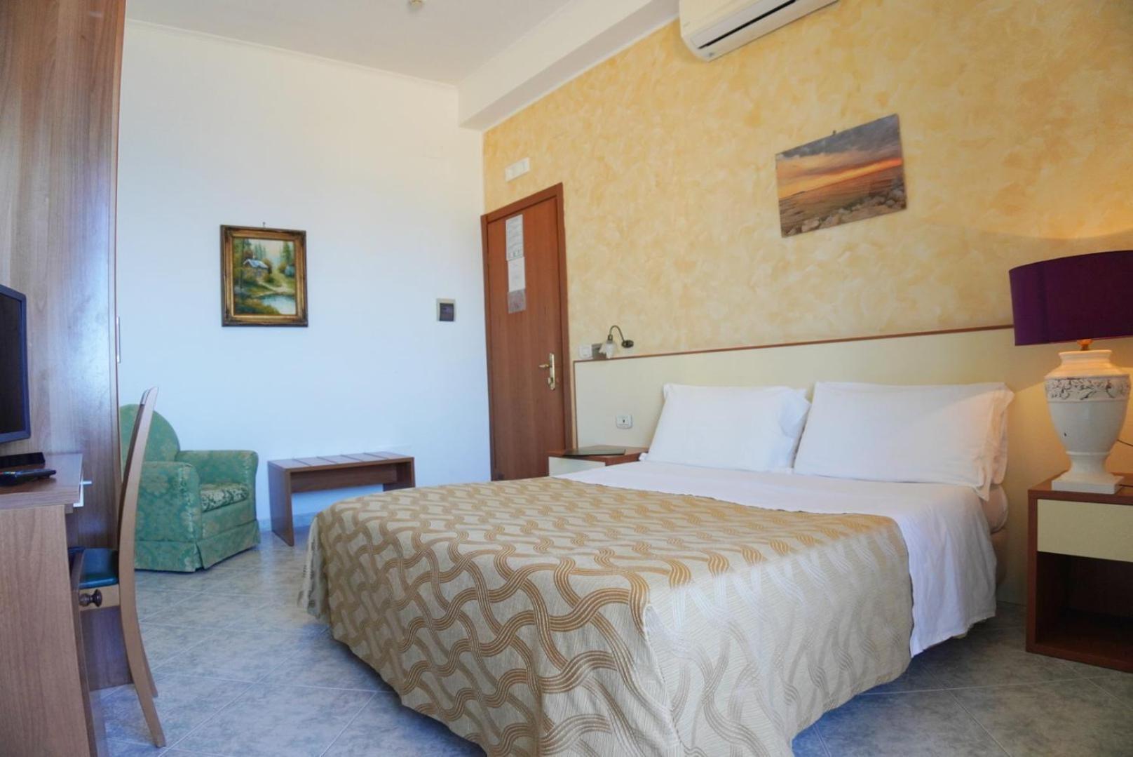 New Hotel Sonia سانتا ماريا دي كاستيلاباتي المظهر الخارجي الصورة