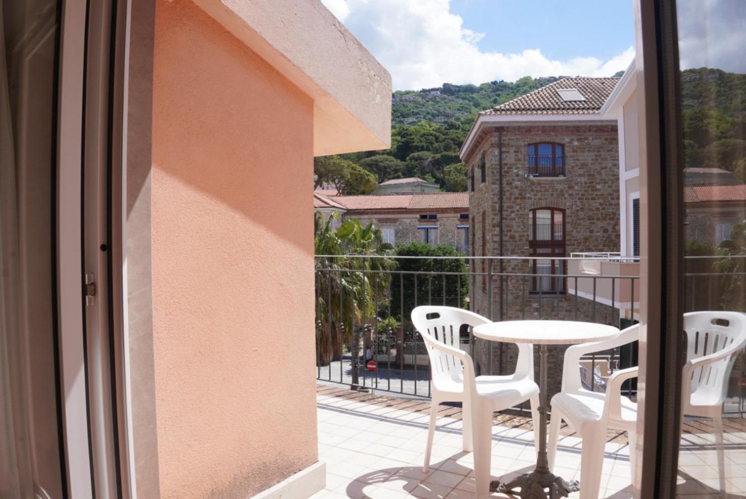 New Hotel Sonia سانتا ماريا دي كاستيلاباتي المظهر الخارجي الصورة