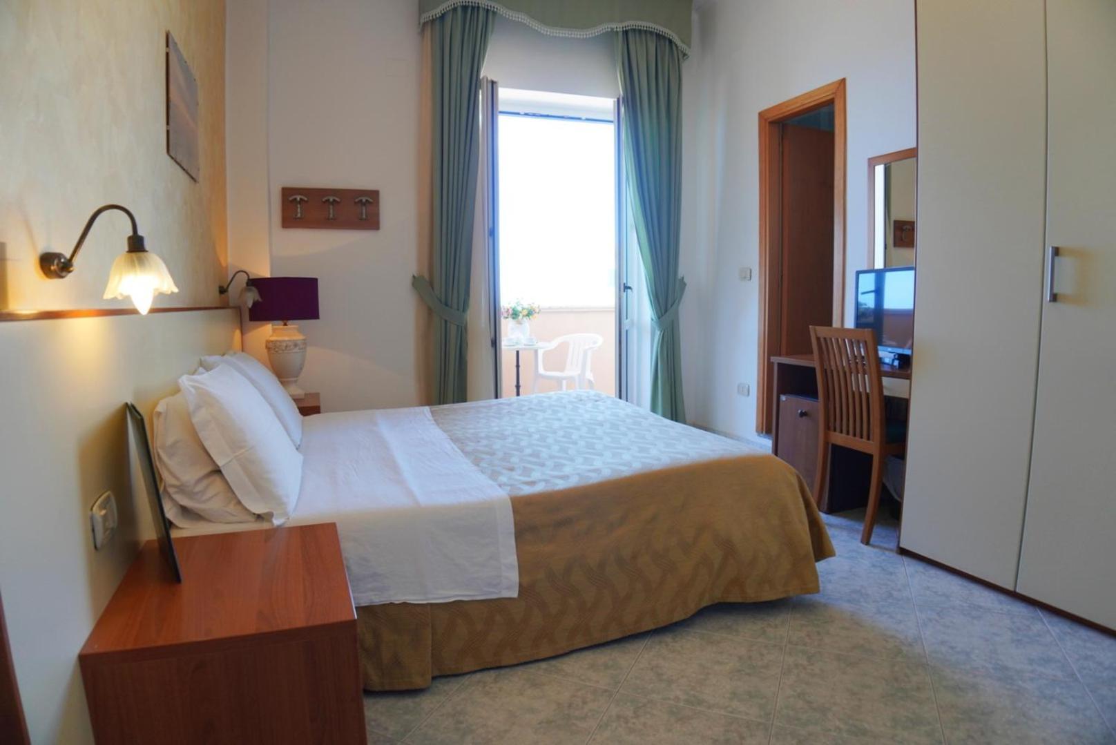 New Hotel Sonia سانتا ماريا دي كاستيلاباتي المظهر الخارجي الصورة